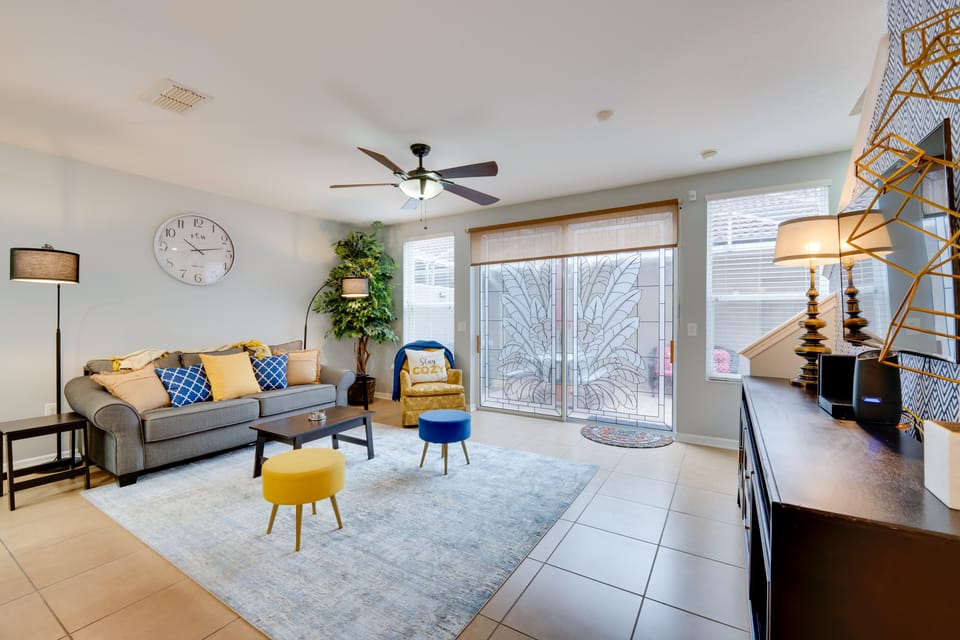 15 Mi to Disney: Kissimmee Townhome w/ Patio Apartment in Kissimmee