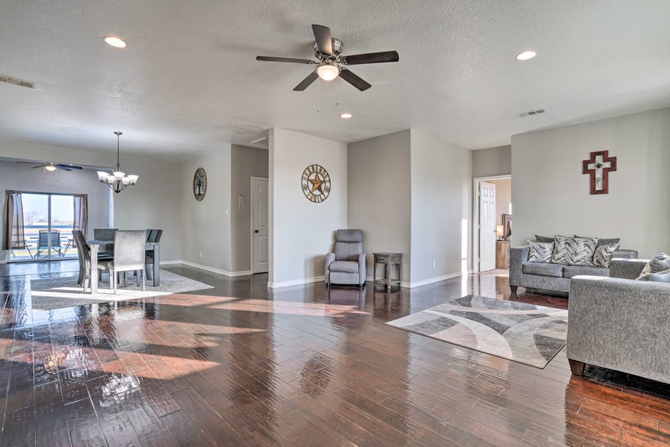 Peaceful Atascosa Home w/ Balcony & Deck! House in San Antonio