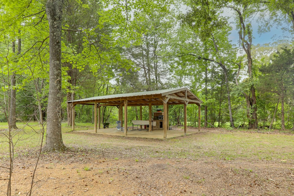 Quiet Family Cottage w/ Fishing Pond in Senatobia House in Mississippi