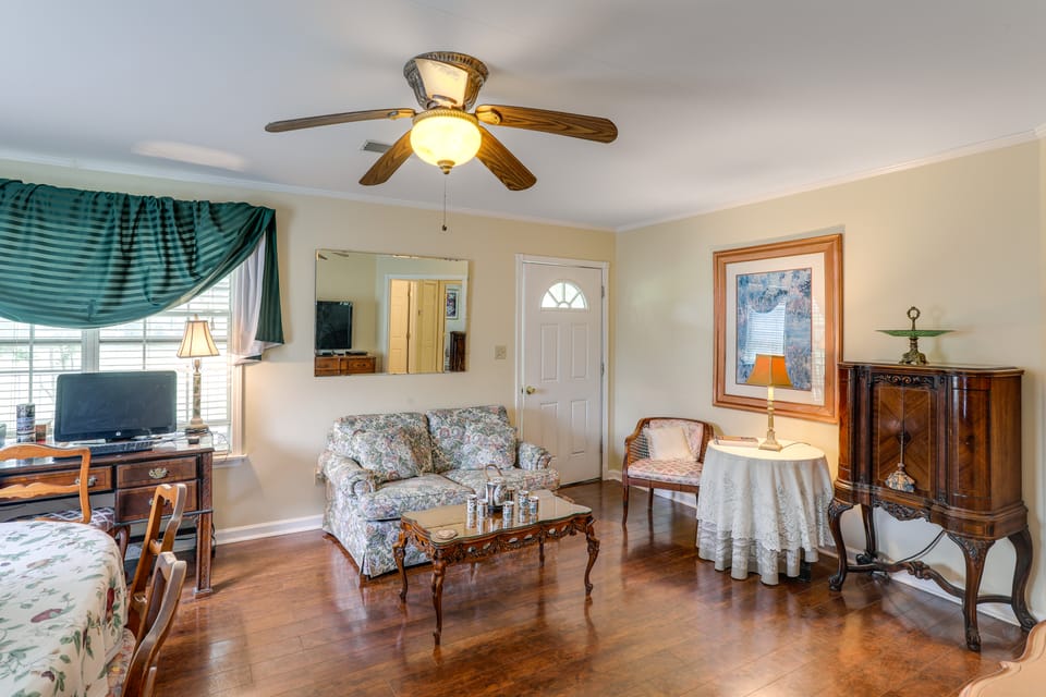 Quiet Family Cottage w/ Fishing Pond in Senatobia House in Mississippi