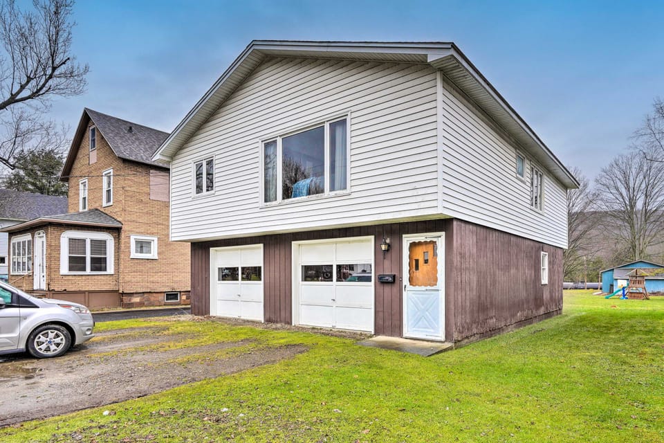 Salamanca Home ~ 9 Mi to Holiday Valley Resort House in Cattaraugus