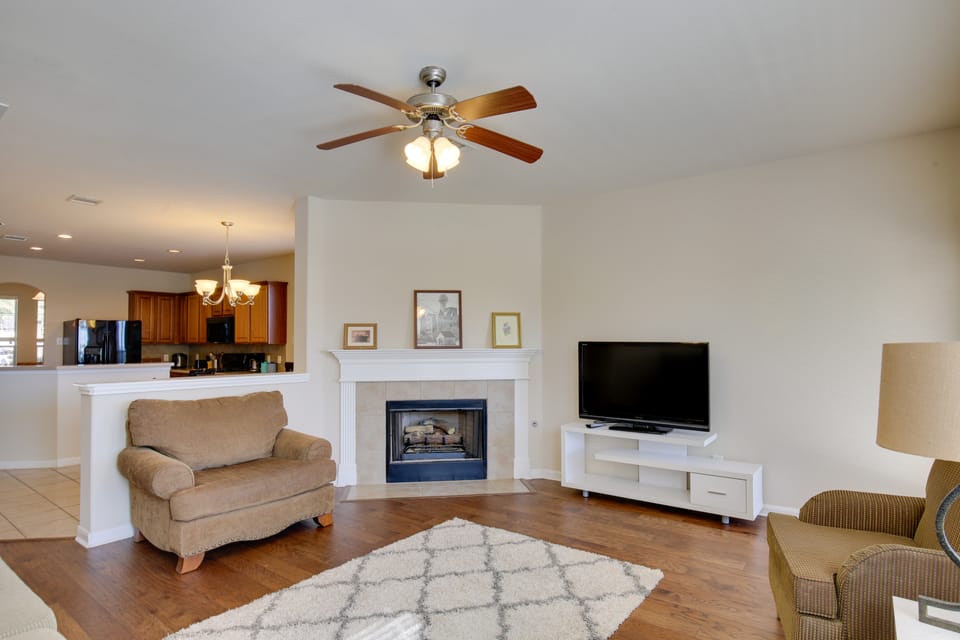 4 Mi to TPC San Antonio: Cozy Getaway w/ Deck! House in San Antonio