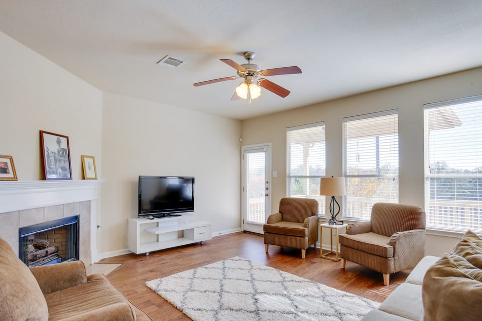 4 Mi to TPC San Antonio: Cozy Getaway w/ Deck! House in San Antonio