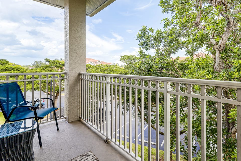Work, Swim + Play in Ft Myers: Resort Condo Stay! Apartment in Iona