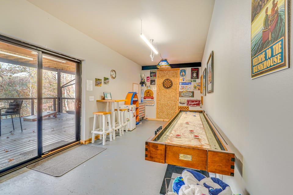 Private Shore Access & Games: Lakefront Getaway! House in Beaver Lake