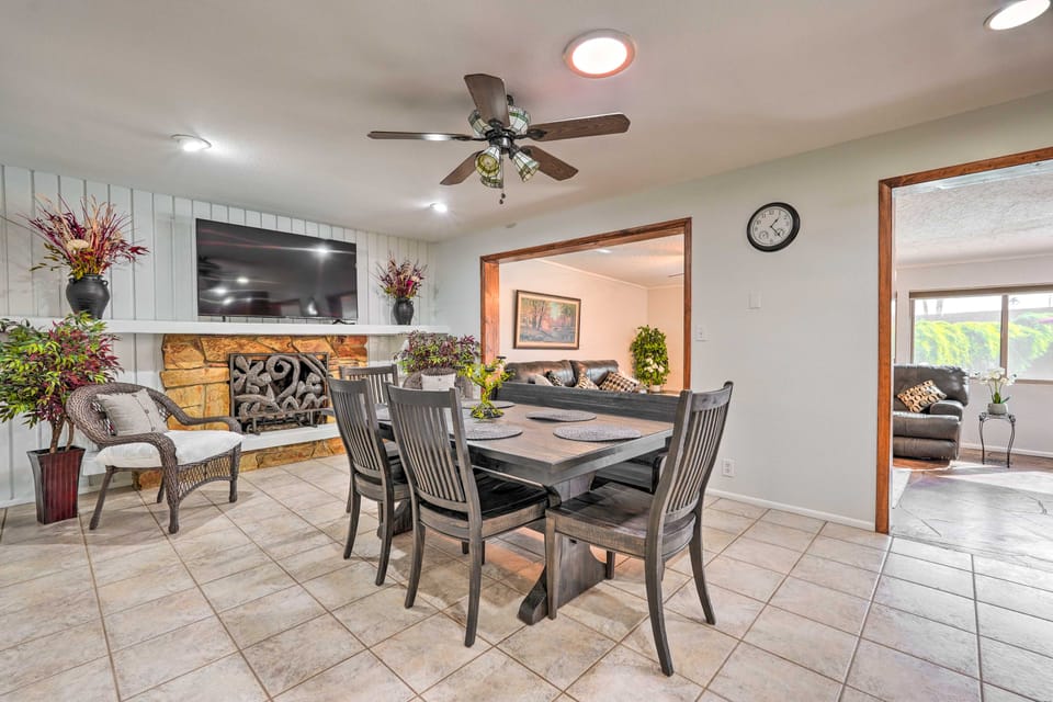 2 Mi to Old Town Scottsdale: Home w/ Pool Table! House in Scottsdale