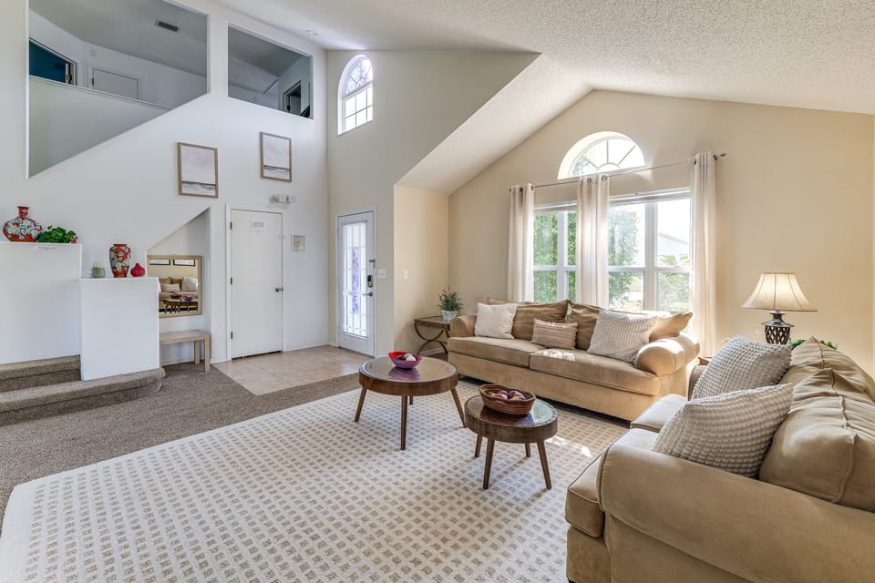 5 Mi to Disney! Family Getaway w/ Poolside Oasis House in Four Corners