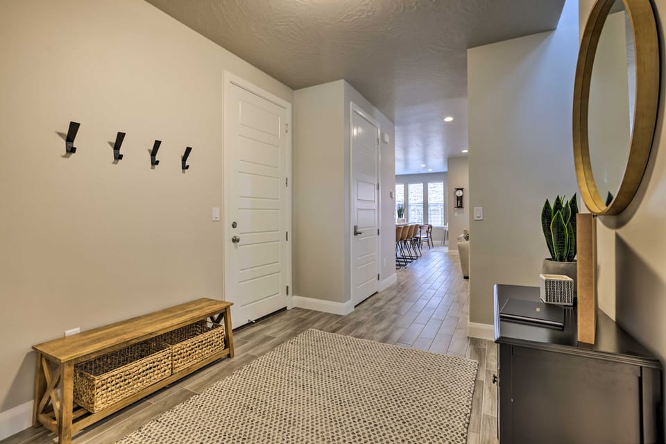 37 Mi to Zion: Family Escape w/ Pool Access! House in Washington