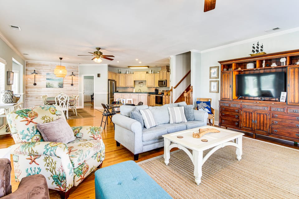 Tybee Island Gem: Spacious Home w/ Private Pool House in Tybee Island