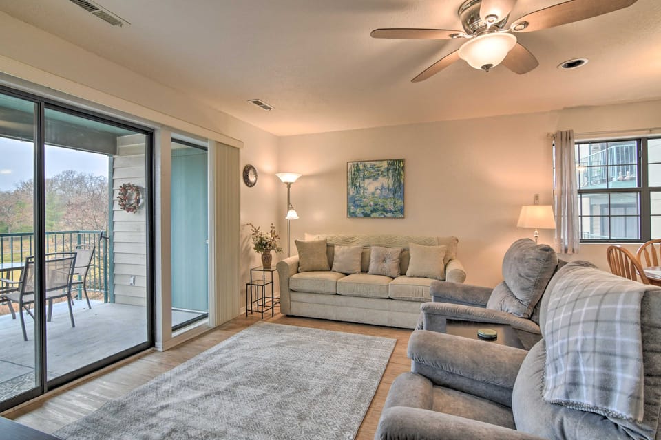 Branson Getaway ~ 7 Mi to Silver Dollar City! Apartment in Branson