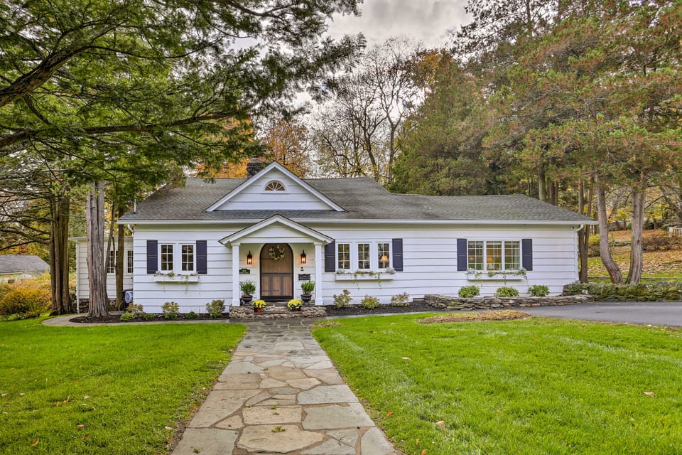 Historic 1800s Cornwall-On-Hudson Cottage! Cottage in Cornwall On Hudson