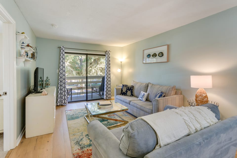 Walk to Beach: Hilton Head Condo w/ Pool Access Villa in Hilton Head Island