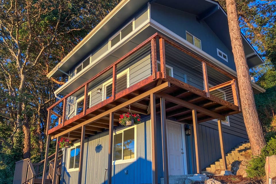 Tacoma 'Dash Point Beach Cabin' w/ Balcony! House in Tacoma