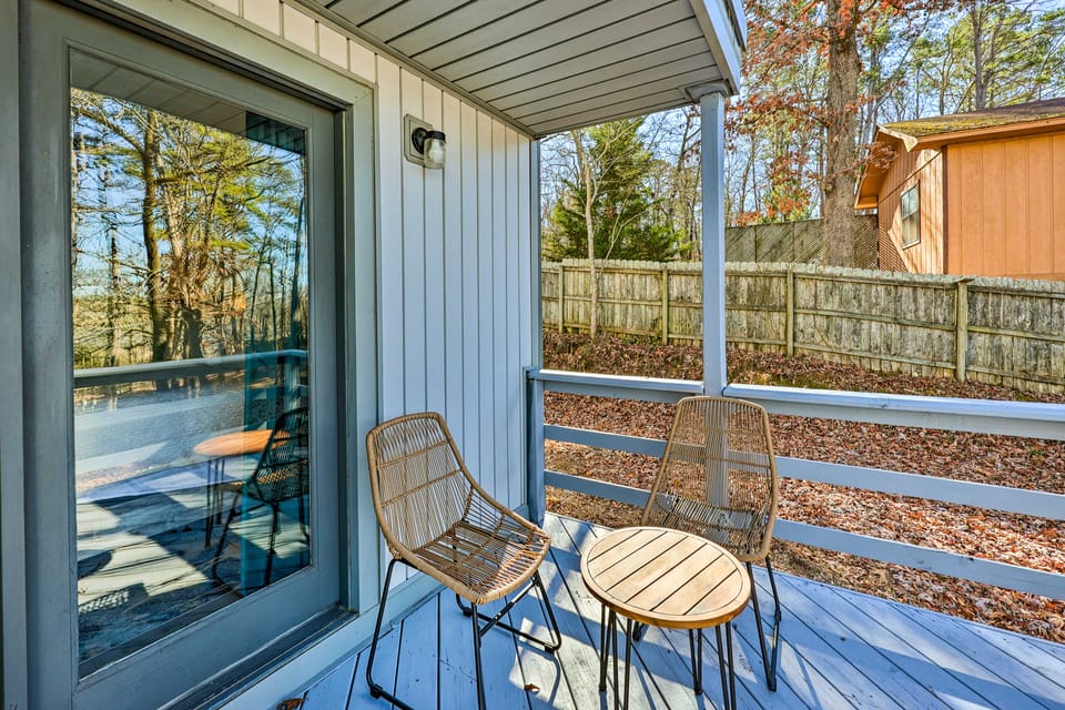 Hot Springs Getaway w/ Beautiful Lake Views! House in Piney