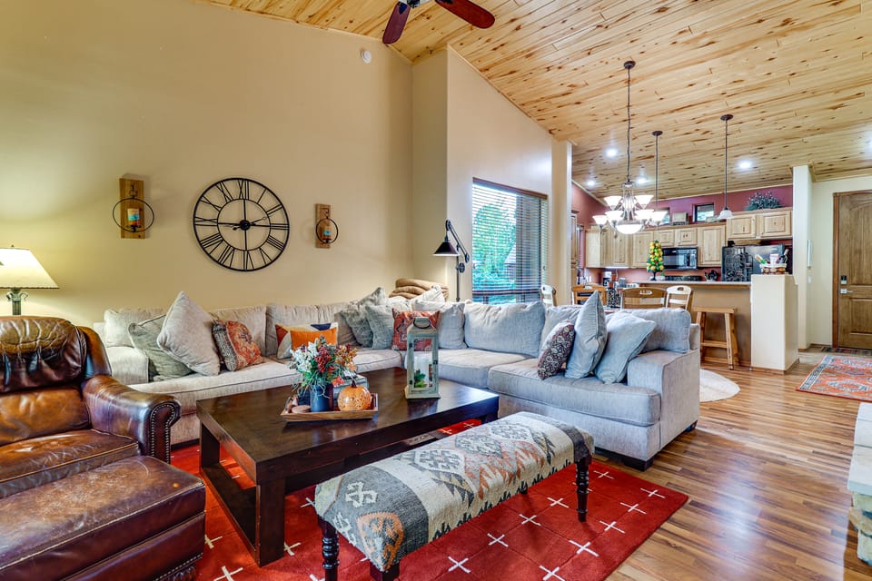 Top-Rated Torreon Community! Deck & Forest Views! Apartment in Show Low