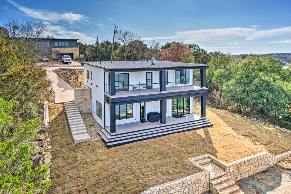 Luxury Lake Granbury Cliffside Home w/ Deck! House in Granbury