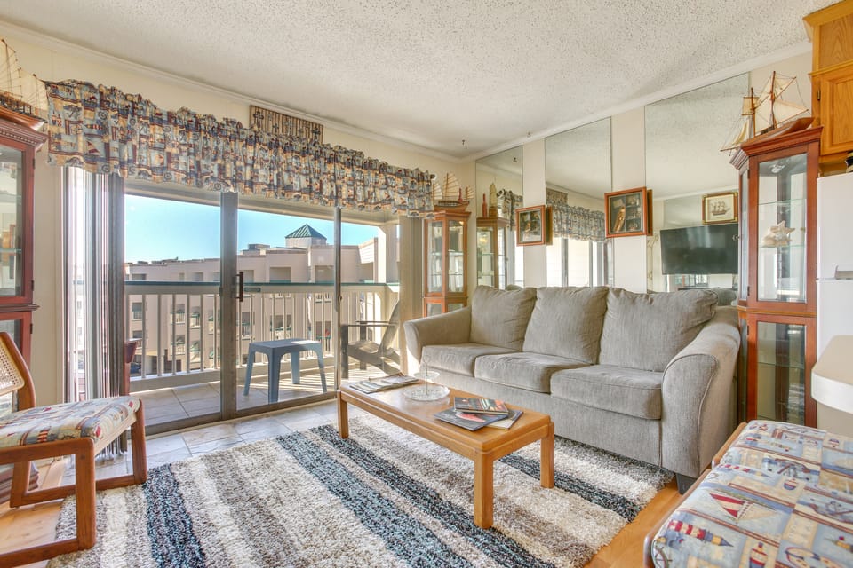 Steps to Galveston Beach: Gulf-View Condo w/ Pool Apartment in Galveston Island