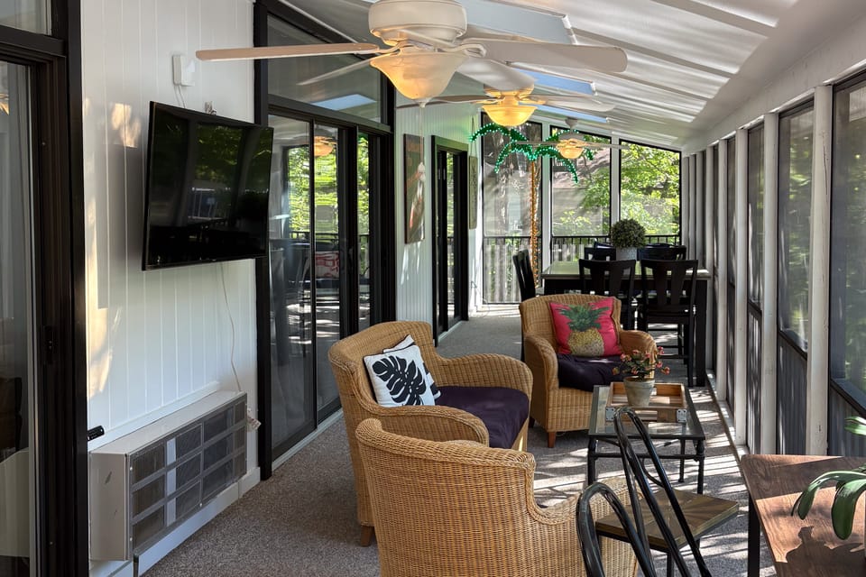 Spacious Decks & Dock: Margaritaville Home! House in Lake of the Ozarks
