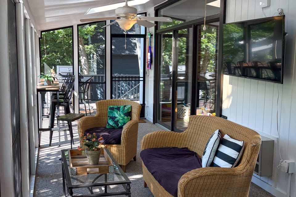 Spacious Decks & Dock: Margaritaville Home! House in Lake of the Ozarks