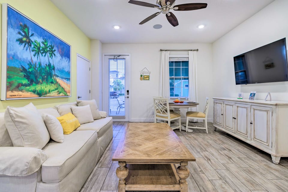Tropical Cottage w/ Hot Tub Near Disney! House in Bay Lake