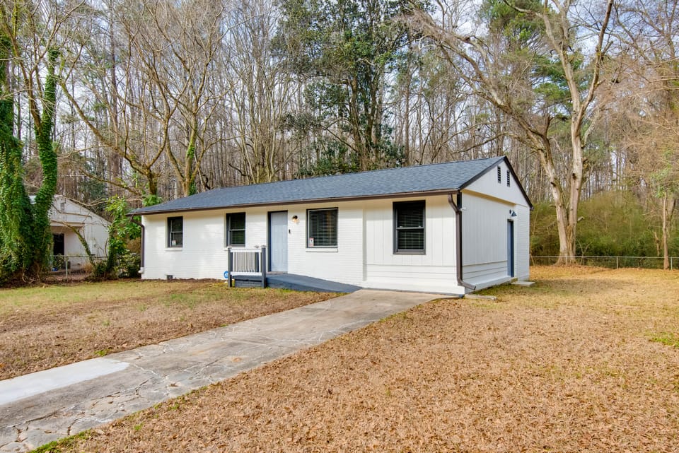 6 Mi to Mercedes-Benz! Pet-Friendly Yard in ATL House in Atlanta