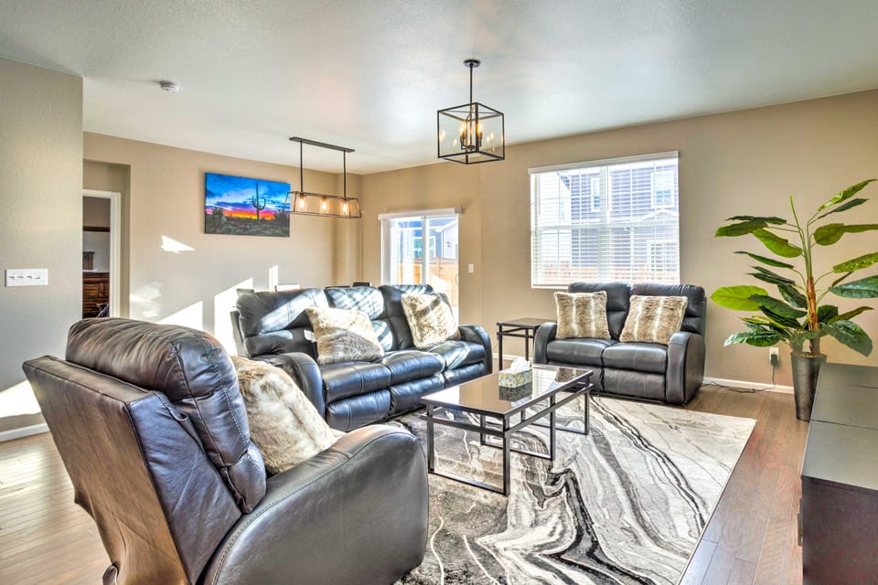 10 Mi to DIA: Spacious Aurora House w/ Yard! House in Commerce City