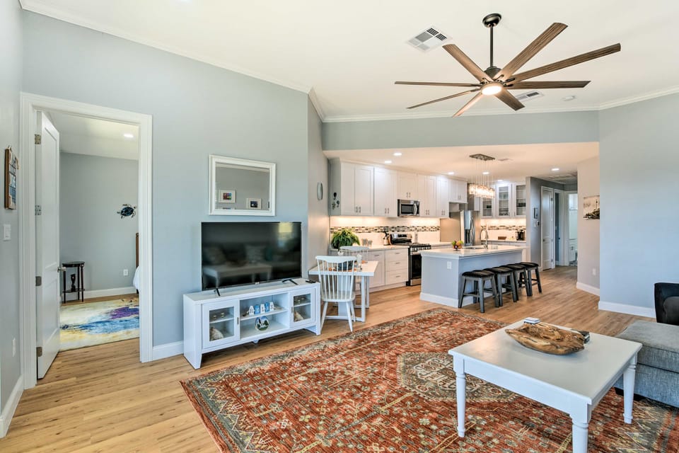 1/2 Mi to Jamaica Beach: Family Gem w/ Pool Access House in Jamaica Beach