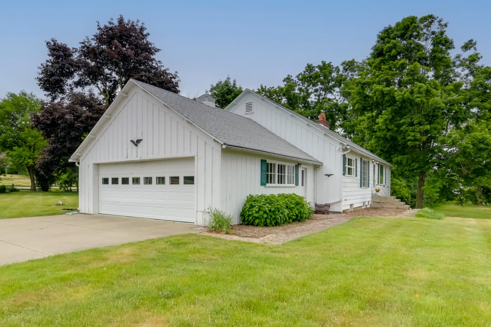 Cozy Hillsdale Home ~ 1 Mi to Baw Beese Lake! House in Ohio