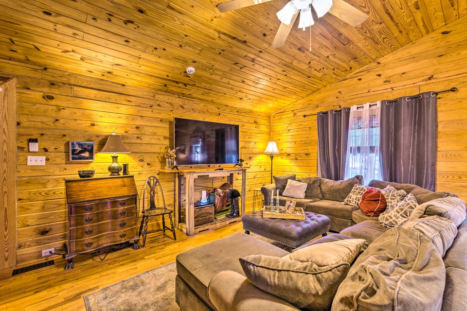 Pet-Friendly Cabot Cabin w/ Fenced Yard! House in Arkansas
