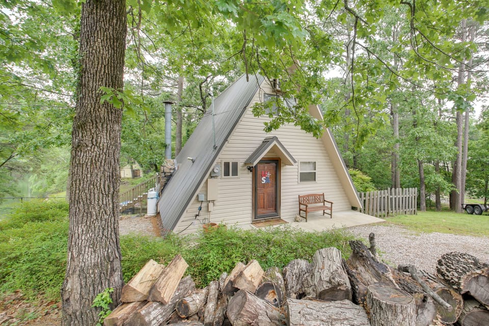 Lake Hamilton Cabin: Boating Getaway! House in Garland County