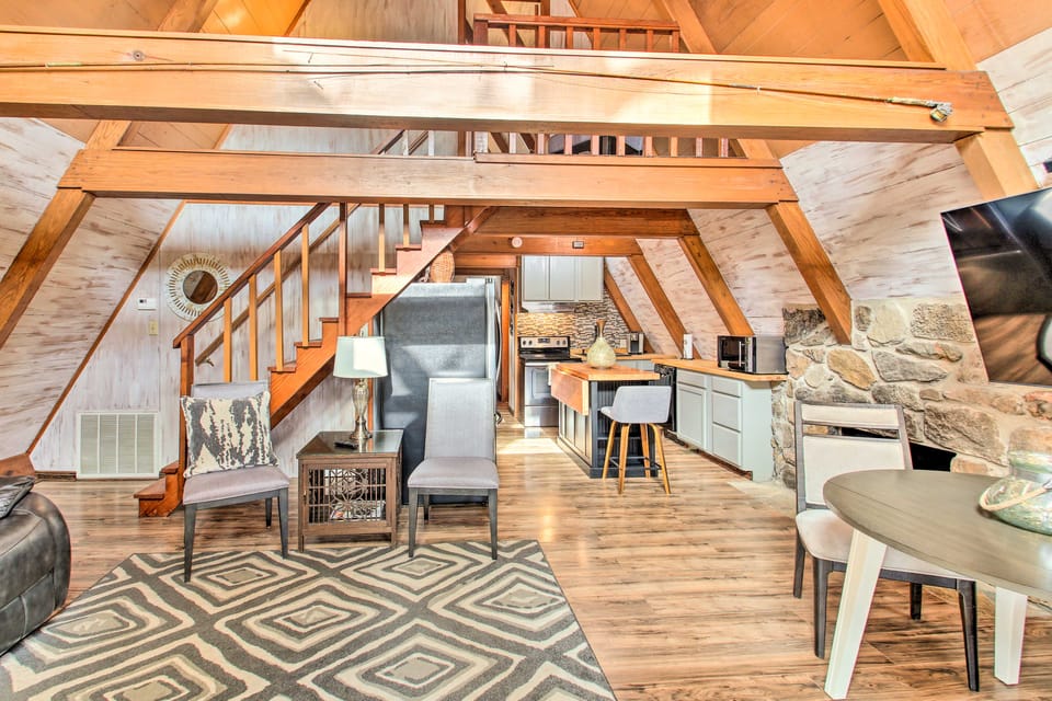 Lake Hamilton Cabin: Boating Getaway! House in Garland County