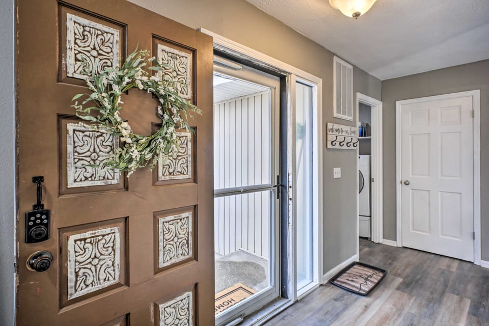 Family-Friendly Springfield Home w/ Yard! House in Springfield