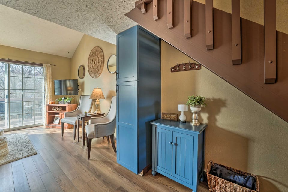 3 Mi to Branson Strip: Cozy Getaway w/ Balcony Apartment in Branson