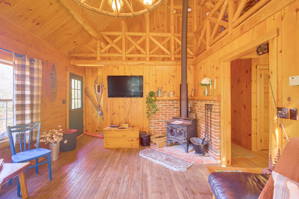 Andover Cabin Retreat w/ Hot Tub & Fireplace! House in Andover