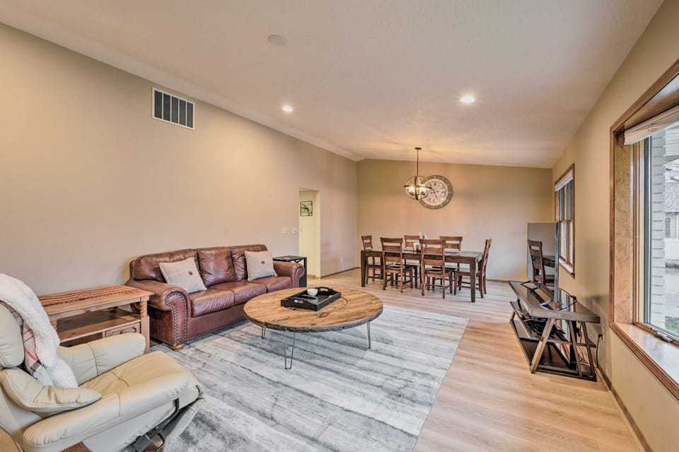 Pet-Friendly Caldwell Home Rental Near Lake! House in Caldwell