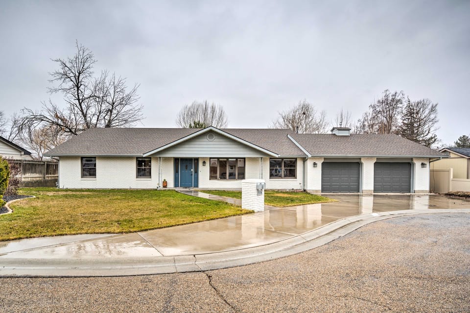 Pet-Friendly Caldwell Home Rental Near Lake! House in Caldwell