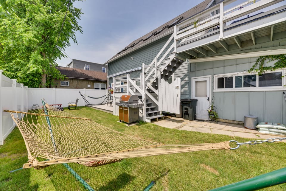 Prime Lakeside Village Location: Apt w/ Kitchen! Apartment in Bemus Point