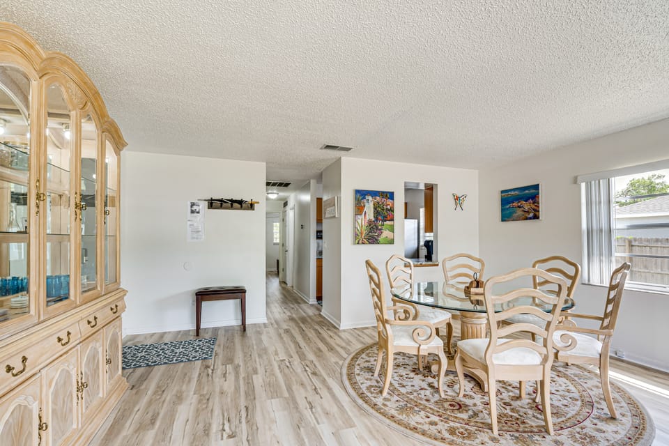 10 Mi to Dtwn Ocala: Dog-Friendly Home w/ Fire Pit House in Florida