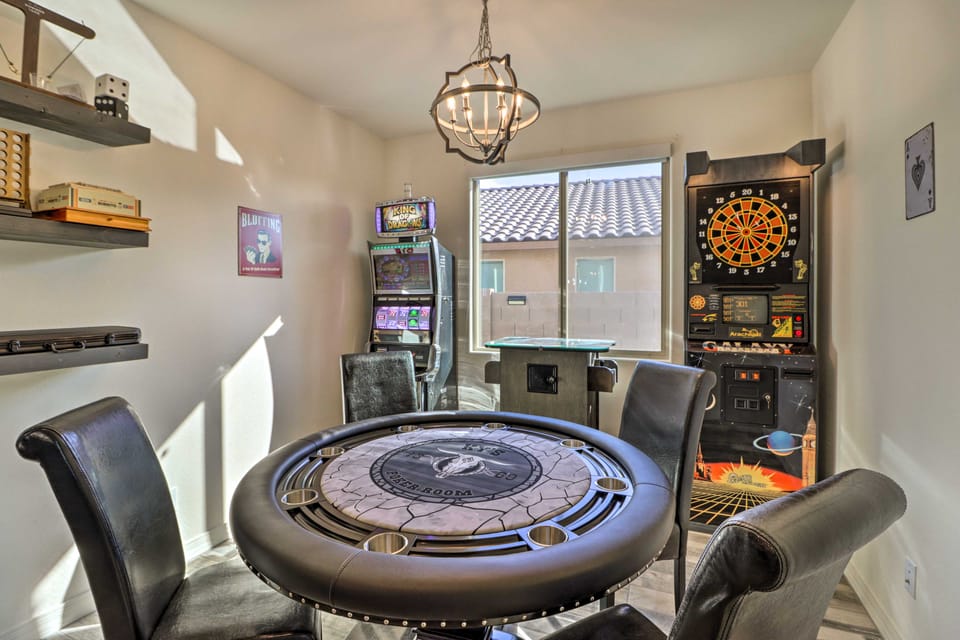 Heated Pool + Putting Green: Goodyear Retreat! House in Goodyear