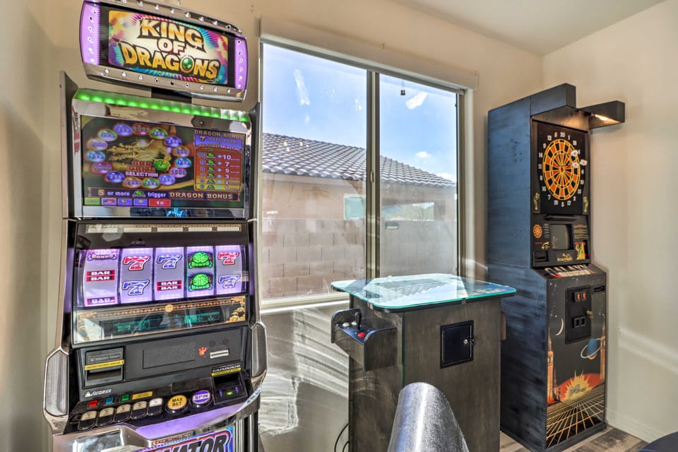 Heated Pool + Putting Green: Goodyear Retreat! House in Goodyear