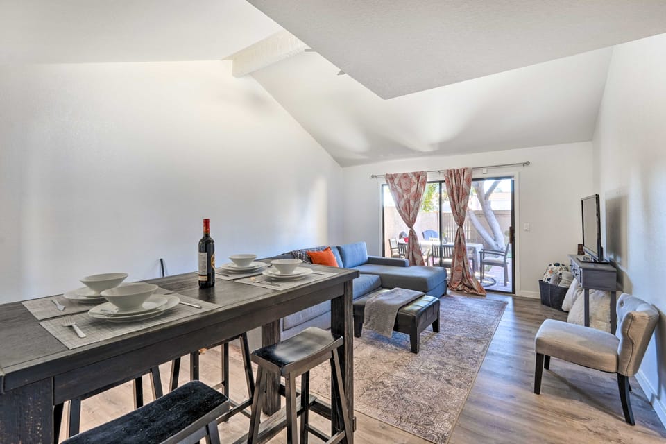 NEW! Cozy Townhome ~ 11 Mi to Old Town Scottsdale! Apartment in Scottsdale