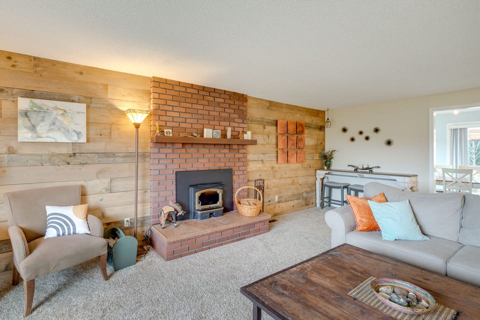 Rockaway Beach Vacation Rental: Walk to Ocean House in Rockaway Beach