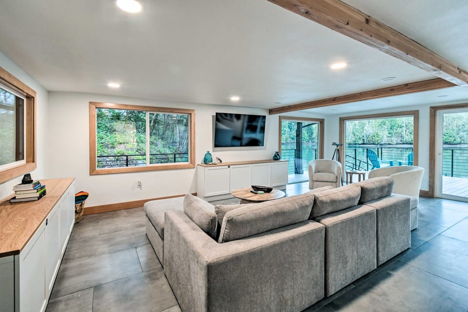 Dreamy Bayfront Cabin w/ View, Dock & Kayaks House in Puget Sound