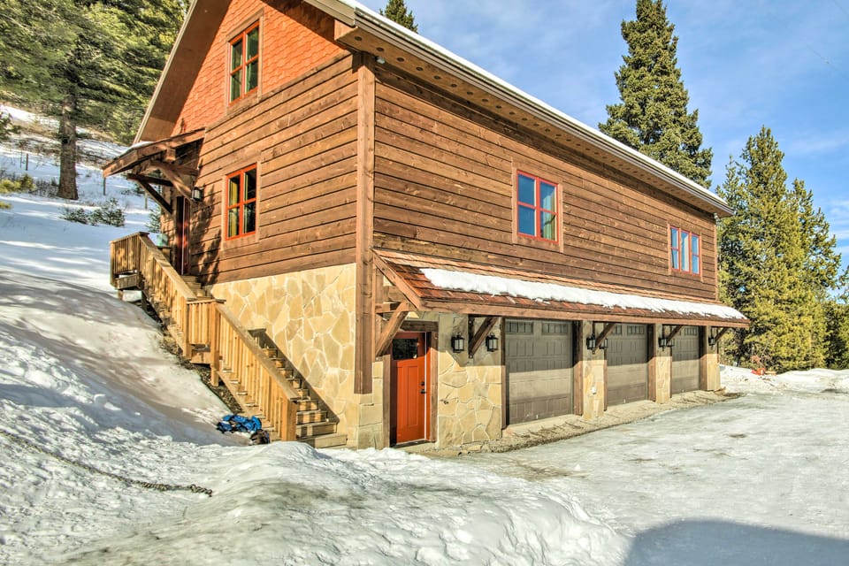 Bozeman Cabin: Deck w/ Jacuzzi & Gas Grill! House in Montana