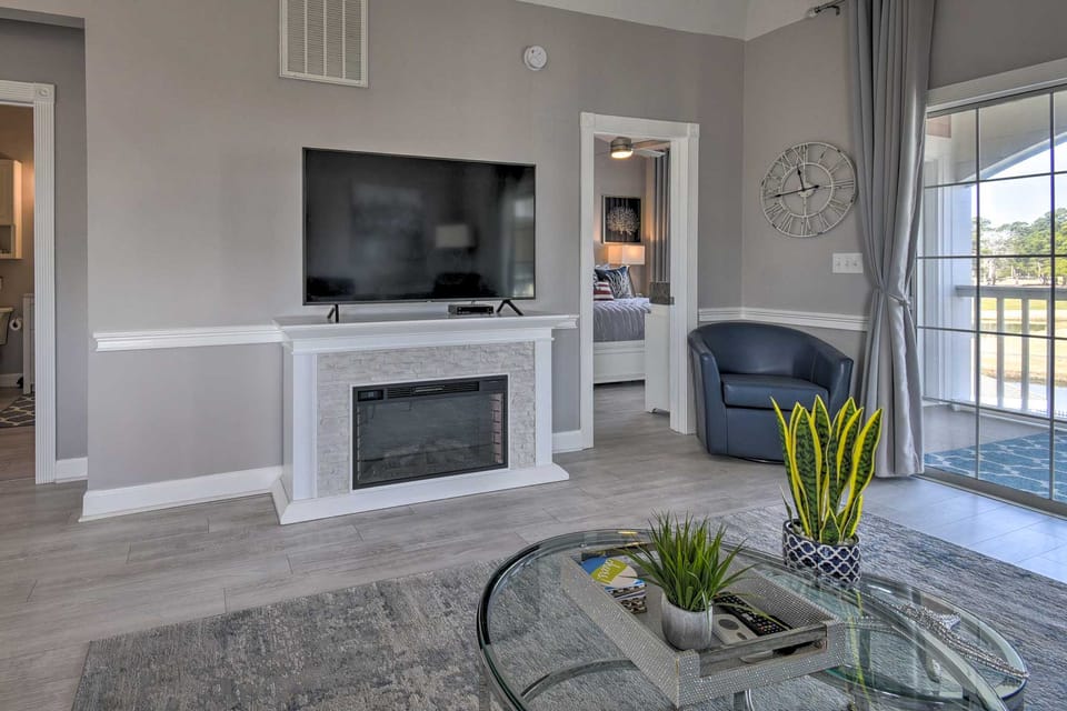 Myrtle Beach Condo: Golf Course + Pool View! Apartment in Carolina Forest