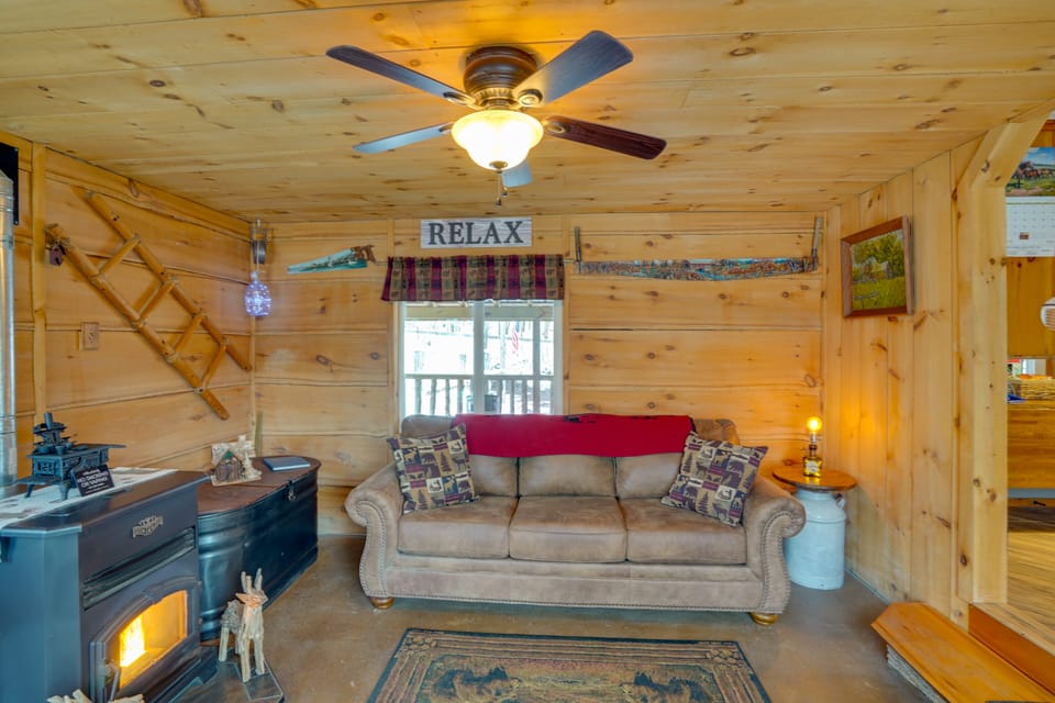 Cozy Catskills Home w/ Pond on 2 Acres! House in Capital District, NY, USA