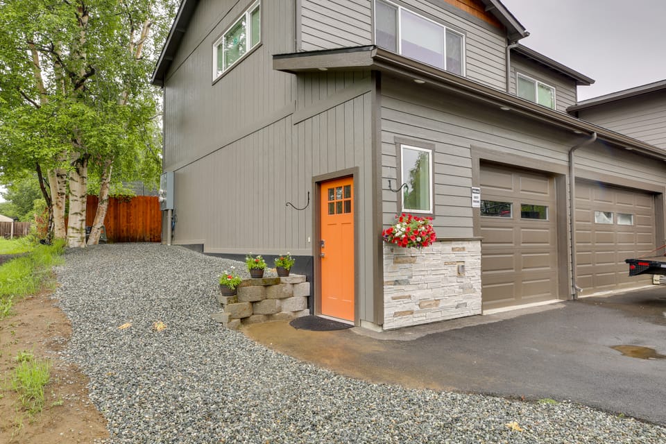 Anchorage Apartment w/ a View ~ 3 Mi to Airport Apartment in Anchorage