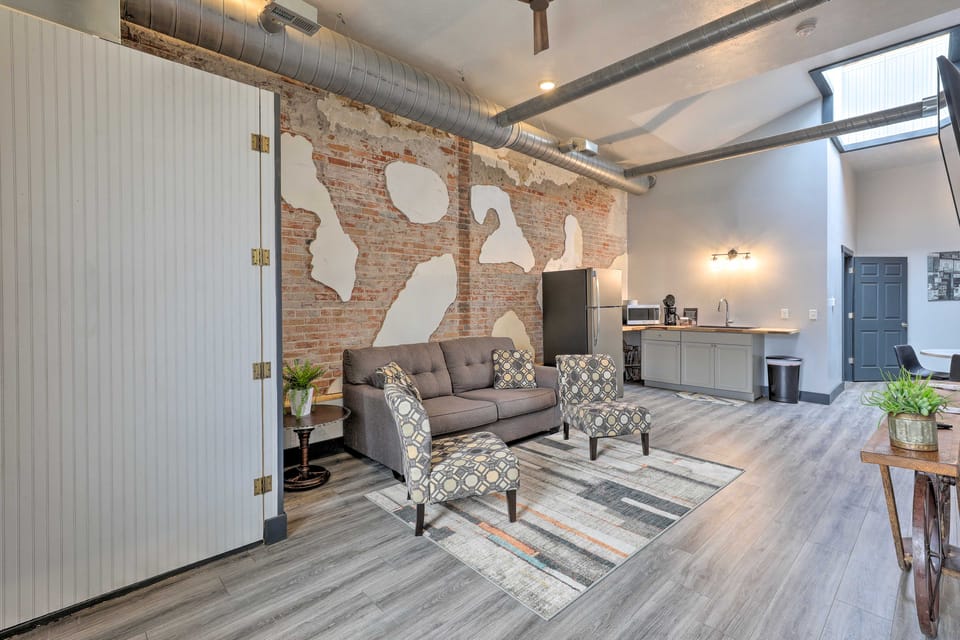 Cherokee Vacation Rental - On Main Street! Apartment in Iowa