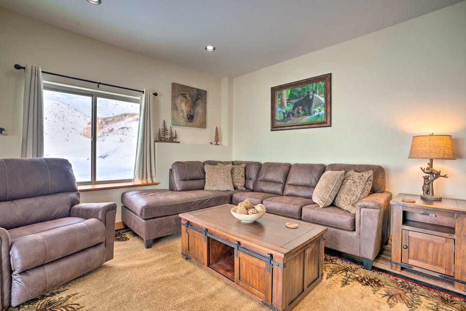 Pateros Home w/ Deck, 7 Mi to Alta Lake Park! House in Washington