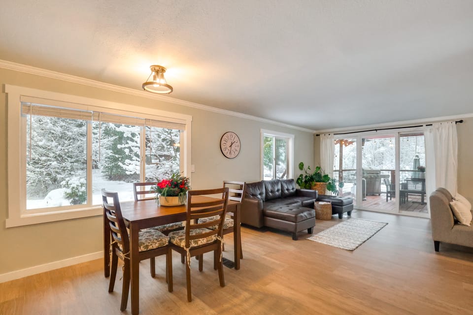 Yakima Riverfront Retreat! Cozy Cascades Cabin House in Easton